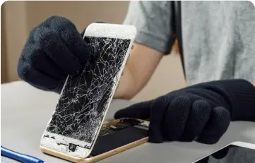  Fixing a Cracked Screen for an iPhone 15 Plus  